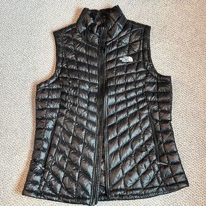 North face women’s puffer vest, new barely worn.